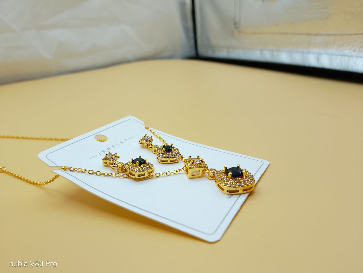 Noir Éclat Locket Set — Black & Gold Elegance