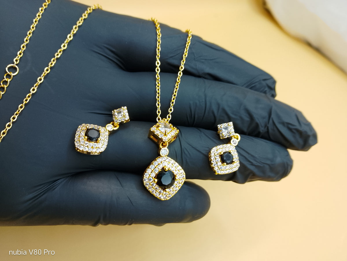 Noir Éclat Locket Set — Black & Gold Elegance