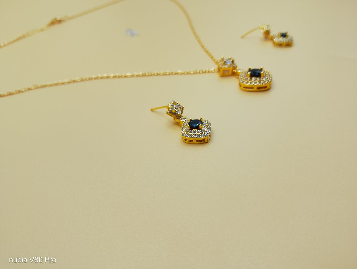Noir Éclat Locket Set — Black & Gold Elegance