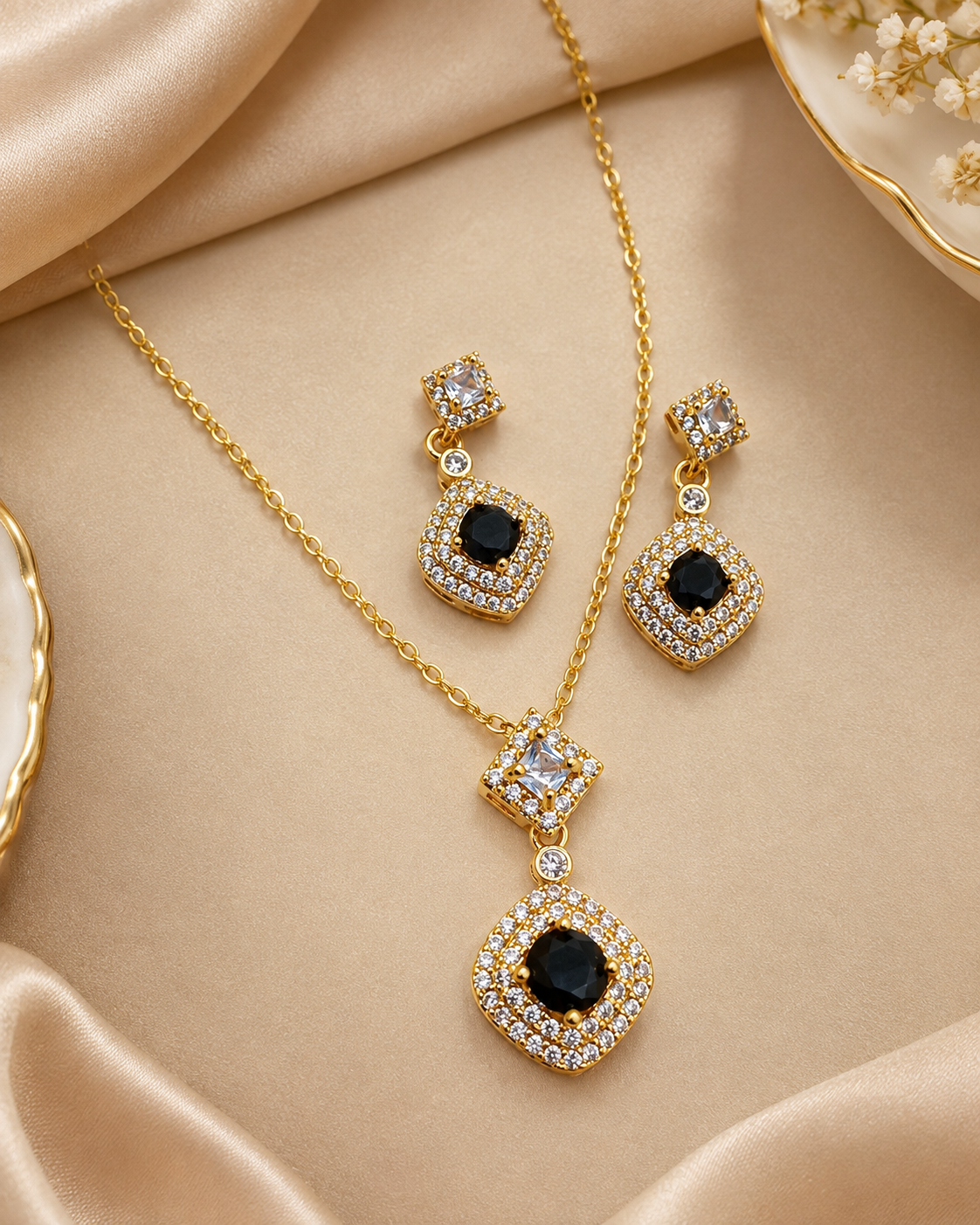 Noir Éclat Locket Set — Black & Gold Elegance